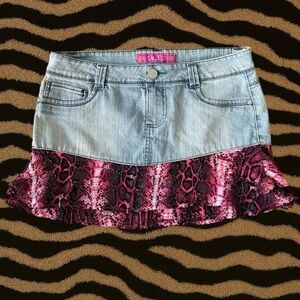 Glo Denim Mini Skirt w/ Pink & Black Snakeskin Detail Size 9